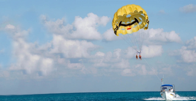 Vistas desde parasailing.jpg